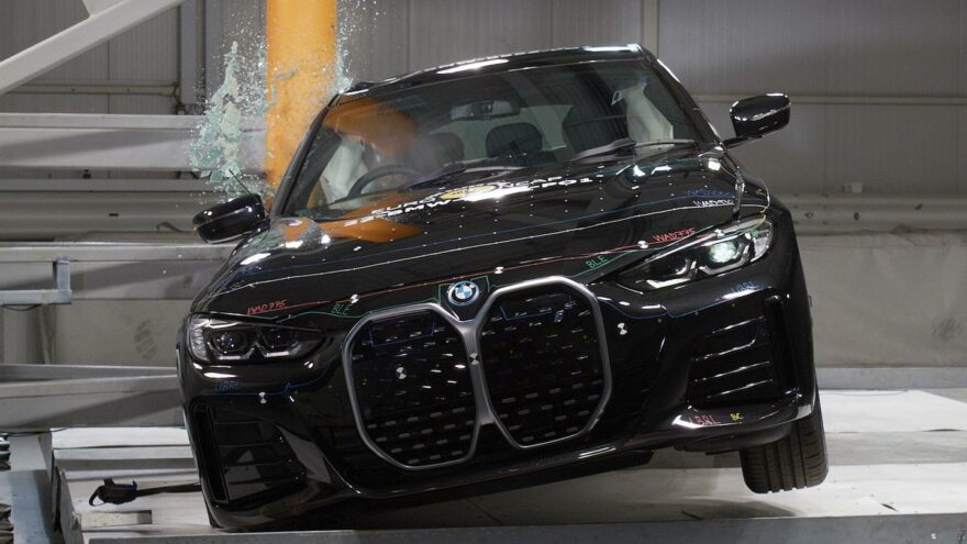 BMW i4 Euro NCAP törmäys turvallisuus kolari onnettomuus testi koe