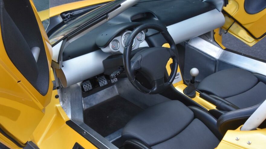 Renault Sport Spider huutokauppahelmet urheiluauto klassikko