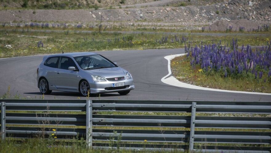 Moottorin kesäauto radalla: Honda Civic Type-R