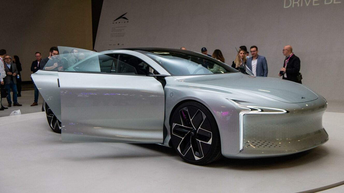 Hopium Machina Vision vety polttokenno sähkö konsepti Pariisi autonäyttely