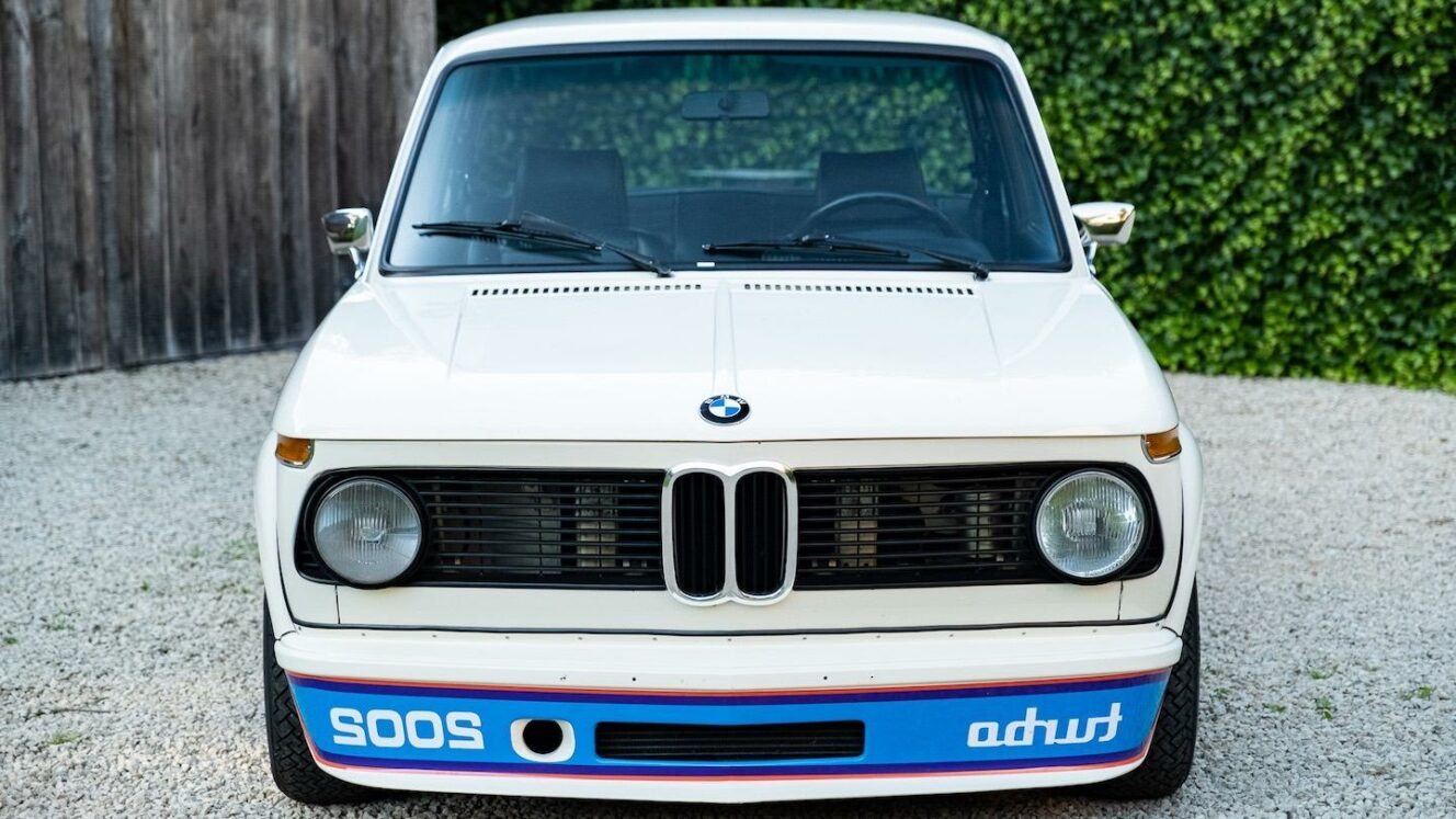 BMW 2002 Turbo huutokauppahelmet klassikko