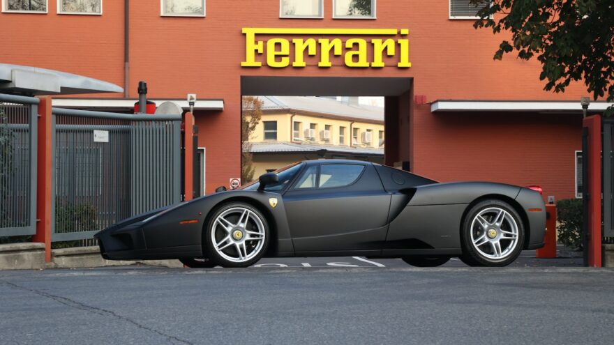 Ferrari Enzo mattamusta musta Nero Opaco Brunei huutokauppa