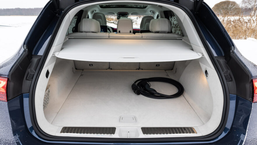 Mercedes-EQ EQS SUV Mercedes-Benz mersu sähköauto katumaasturi edustus luksus