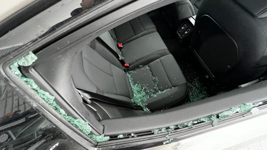 Polestar 2 käyttötesti sähköauto ikkuna lasi rikki räjähti sirpale