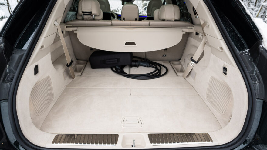 Mercedes-Benz EQS SUV 580 4Matic sähköauto katumaasturi GLS luksus ylellinen