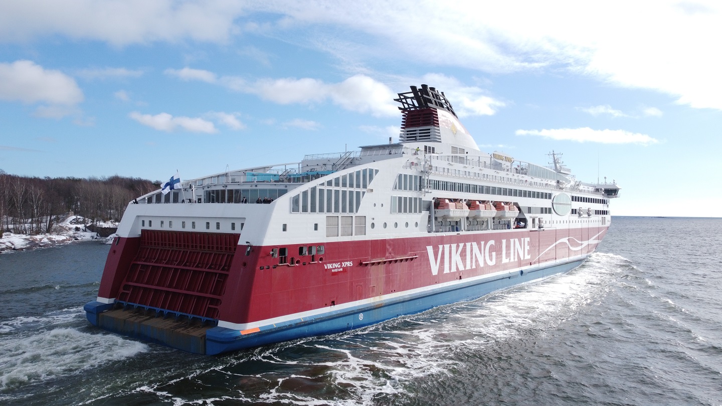 Päivän kuva: Viking XPRS seilaa nyt siniristilipun alla