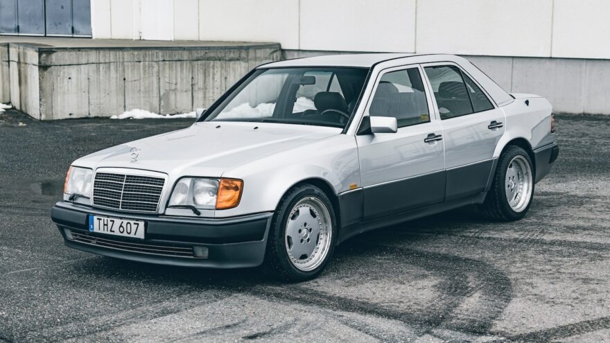 Mercedes-Benz 500E Porsche huutokauppa V8