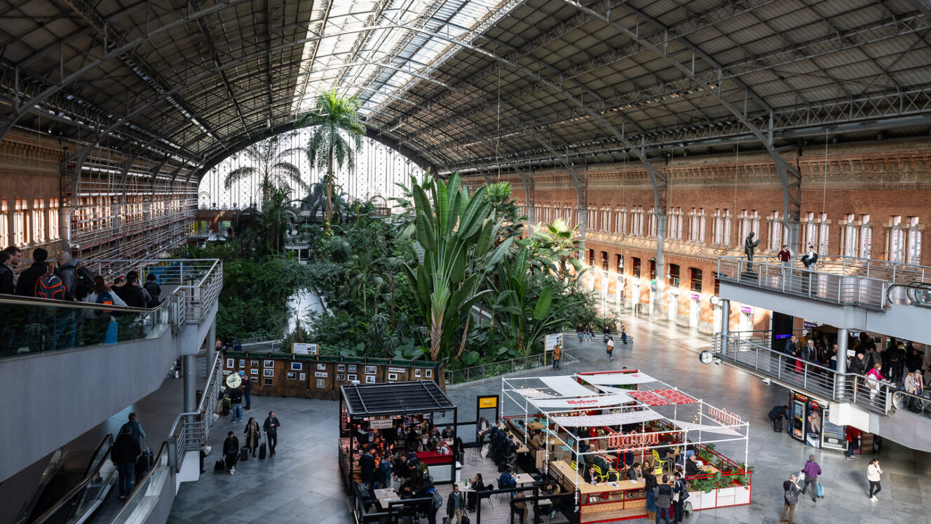 Madrid Atocha juna asema rautatie