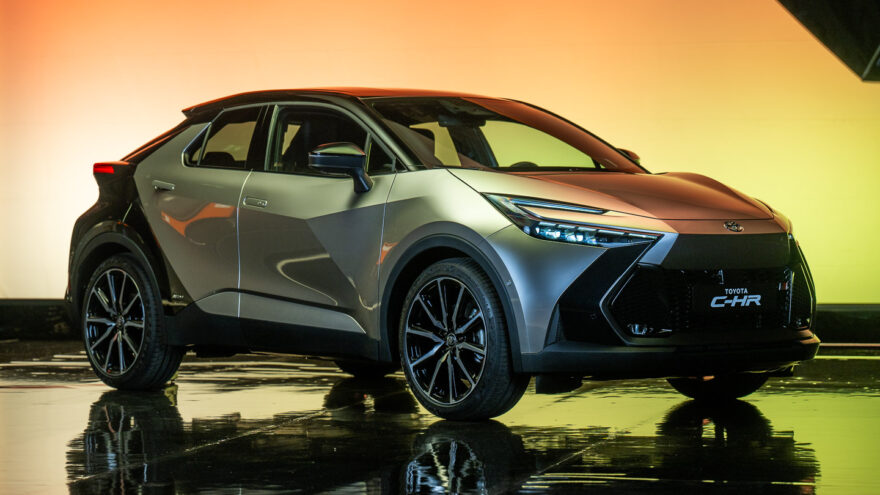 Toyota C-HR uusi esittely hybridi