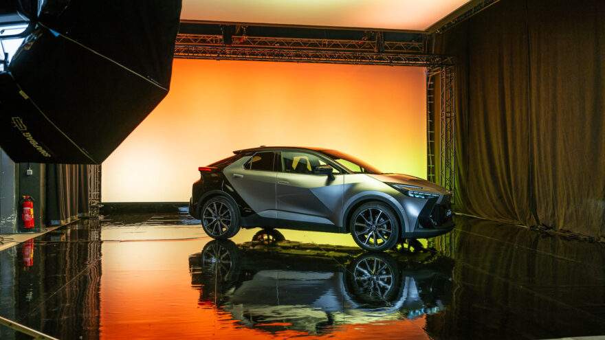 Toyota C-HR uusi esittely hybridi