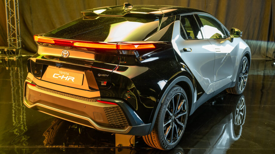 Toyota C-HR uusi esittely hybridi