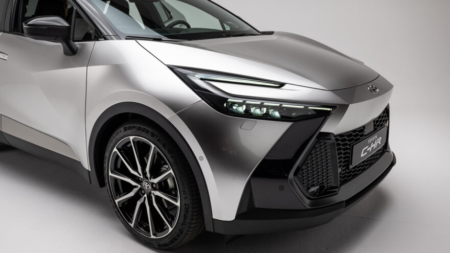 Toyota C-HR uusi esittely hybridi
