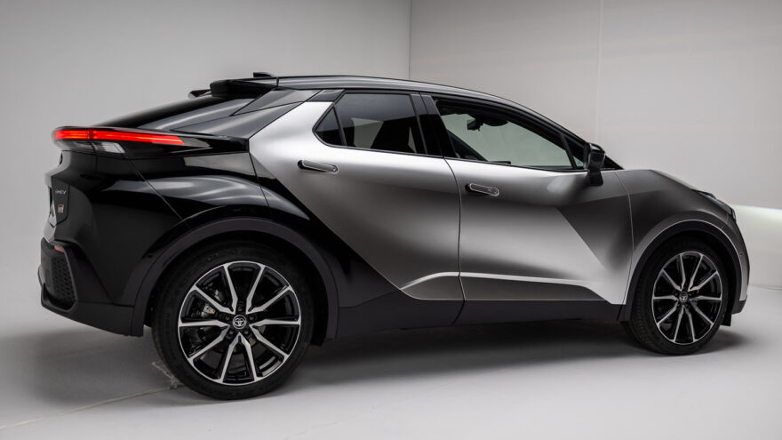 Toyota C-HR uusi esittely hybridi