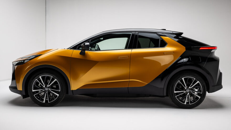 Toyota C-HR uusi esittely hybridi lataushybridi PHEV