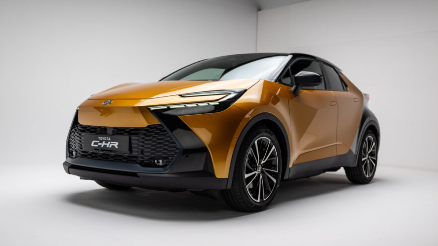 Toyota C-HR uusi esittely hybridi lataushybridi PHEV