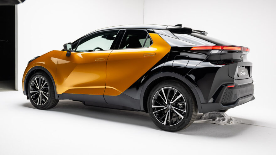 Toyota C-HR uusi esittely hybridi lataushybridi PHEV