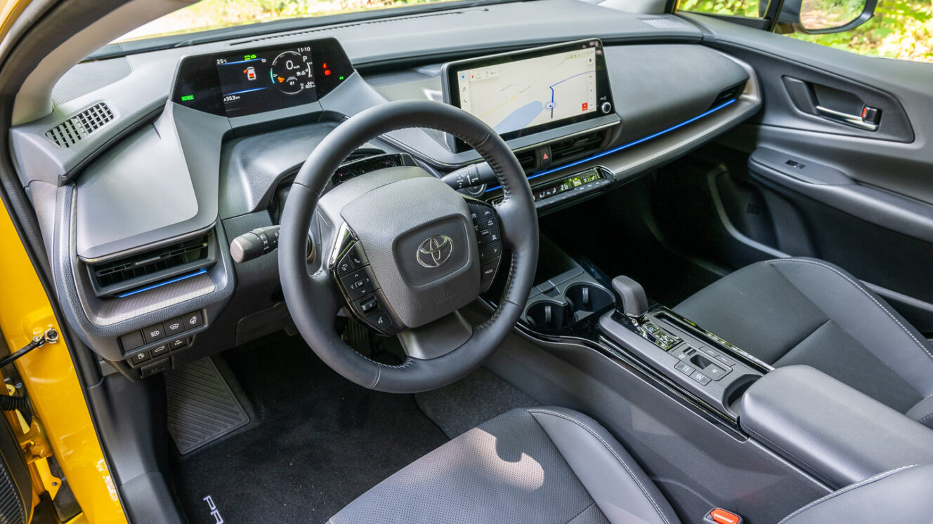 Toyota Prius PHEV lataushybridi