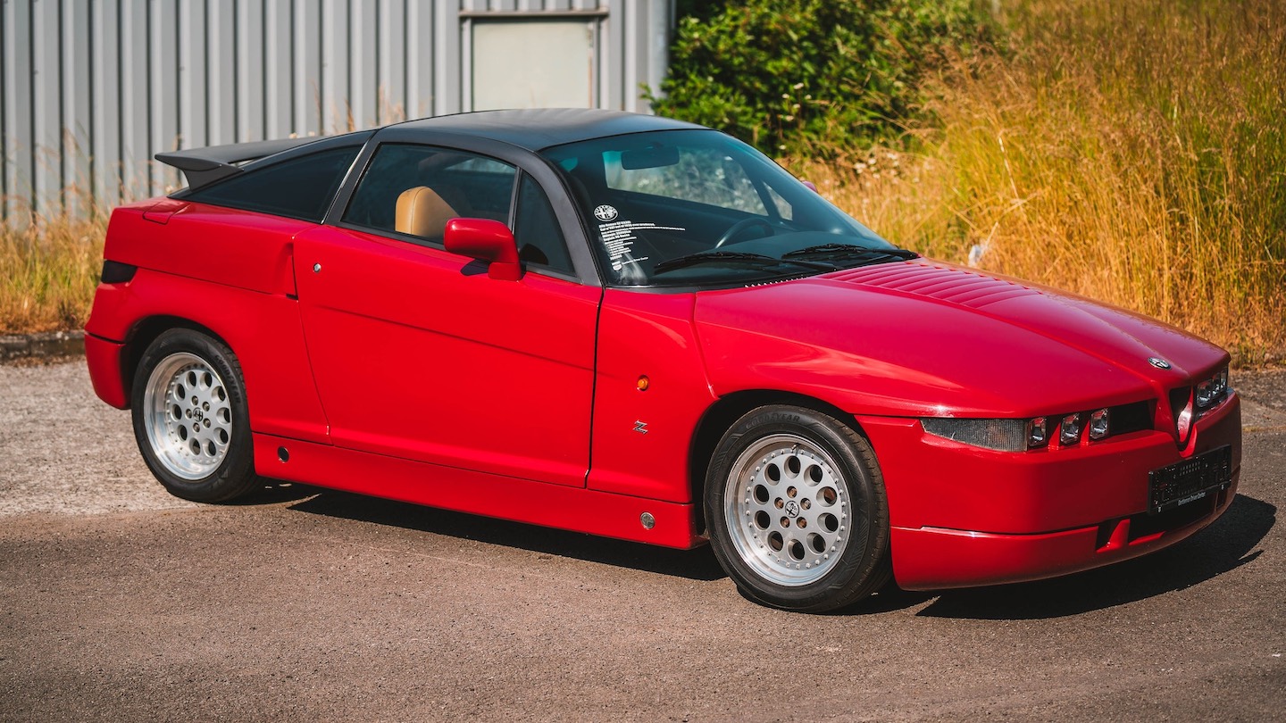 Huutokauppahelmet – Alfa Romeo SZ palauttaa laatikkovalot muotiin