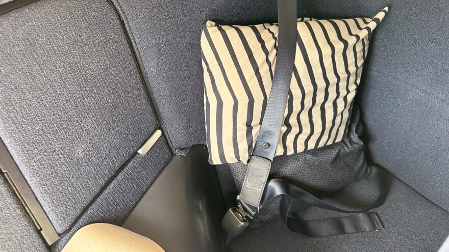 Finnair AirLounge businessluokka A350 pystyselkä kiinteä selkänoja Collins