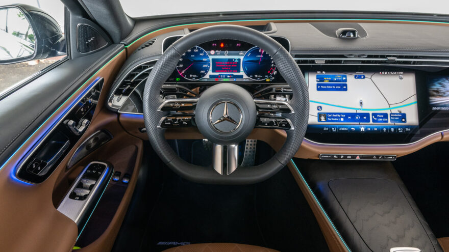 Mercedes-Benz E-sarja E300e 4Matic lataushybridi
