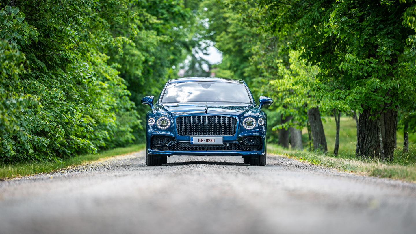 Koeajo Bentley Flying Spur Hybrid Luksusmerkin Maailmanparannus