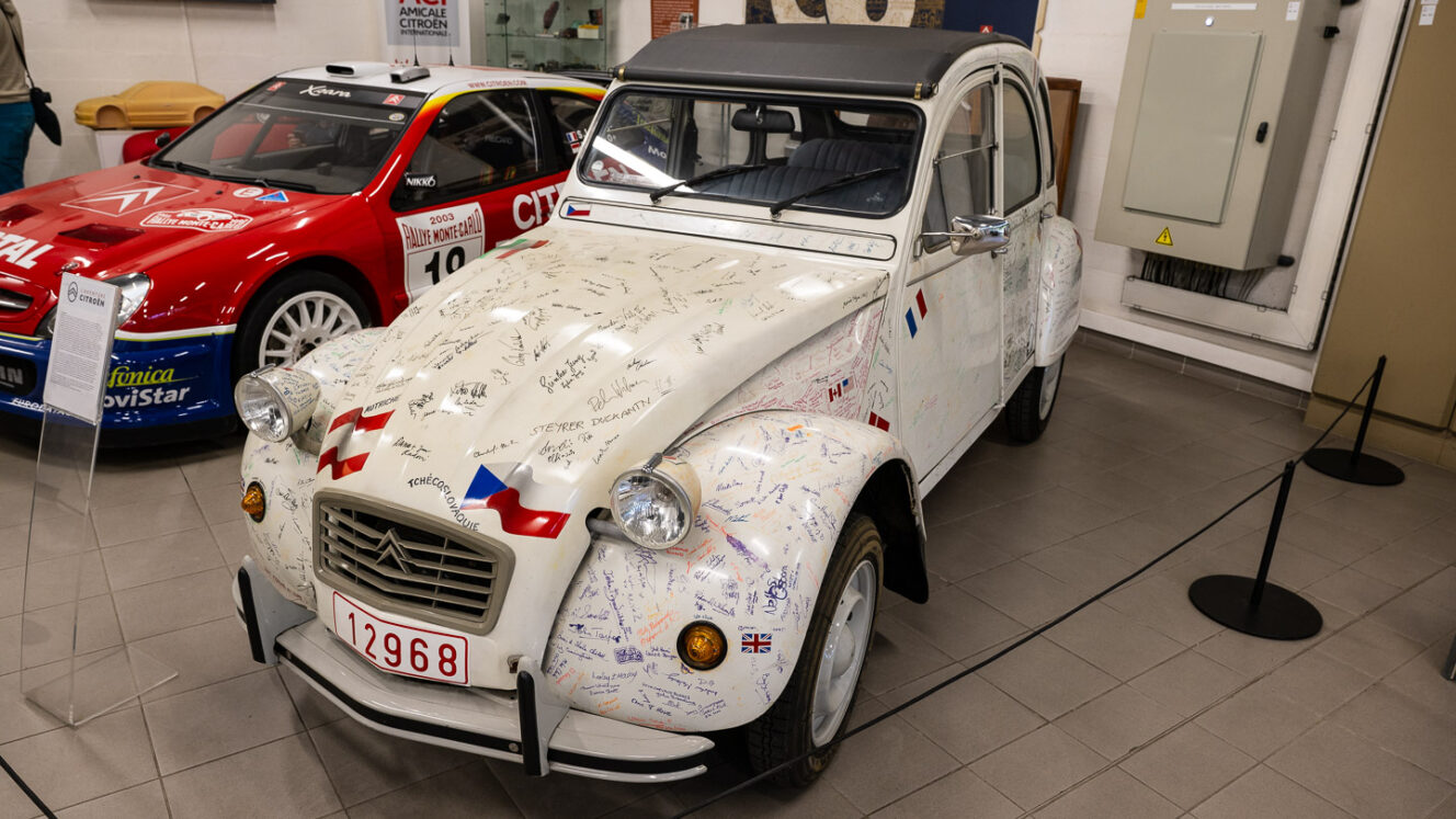 Citroën 2CV nimmarit nimikirjoitukset rättäri rätti-sitikka