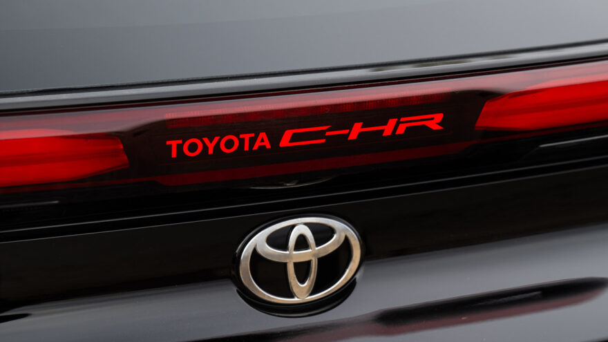 Toyota C-HR täyshybridi