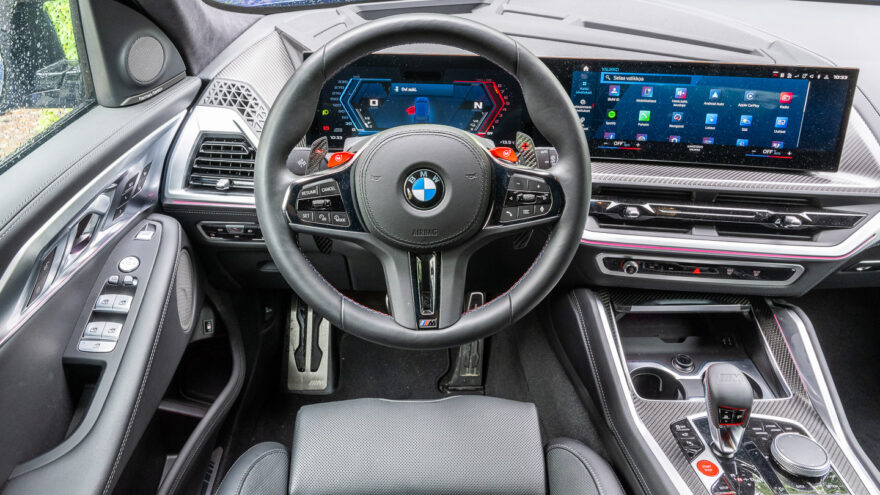 BMW XM koeajo lataushybridi