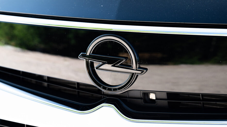 Opel Grandland GSe PHEV AWD lataushybridi neliveto