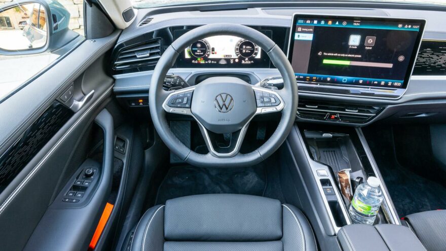 Volkswagen Passat Variant eHybrid lataushybridi