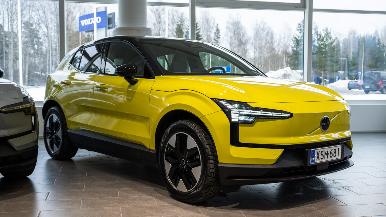Volvo EX30 käyttötesti sähköauto takaveto Plus