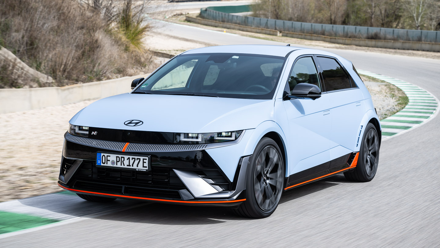 koeajo-hyundai-ioniq-5-n-s-hk-autokin-paranee-vaihtamalla