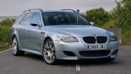 BMW M5 Touring huutokauppa V10 farmari