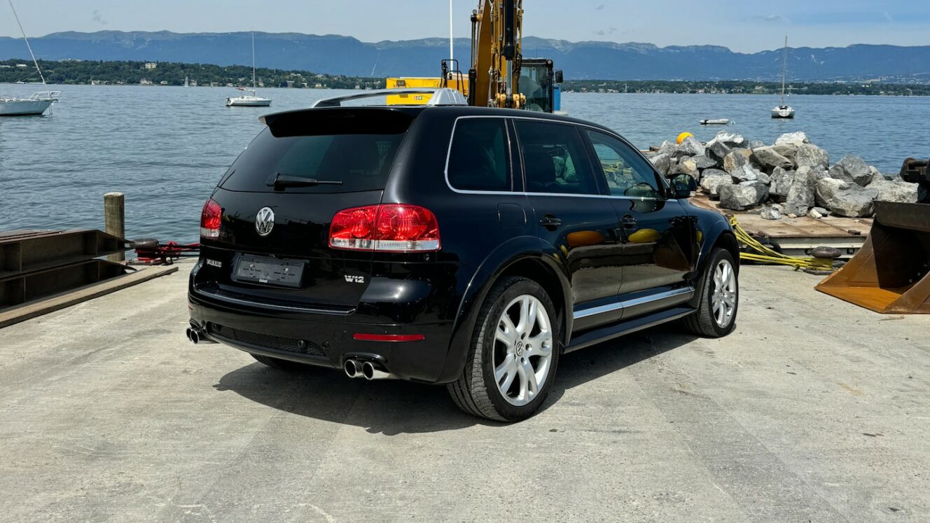 Volkswagen Touareg W12 huutokauppa