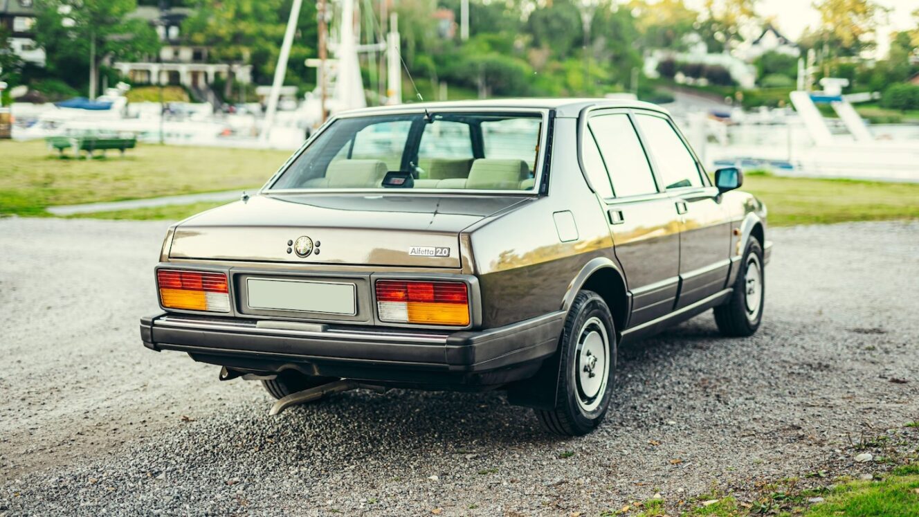 Alfa Romeo Alfetta huutokauppa 1984