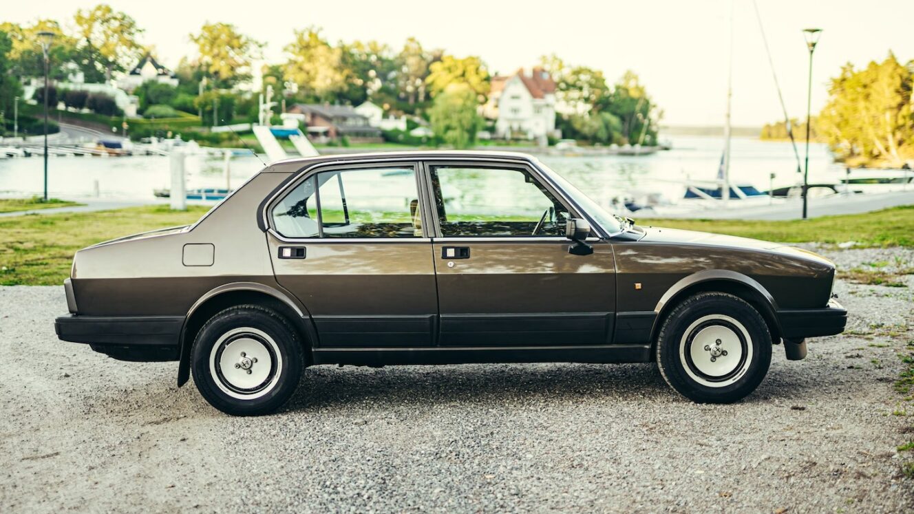 Alfa Romeo Alfetta huutokauppa 1984