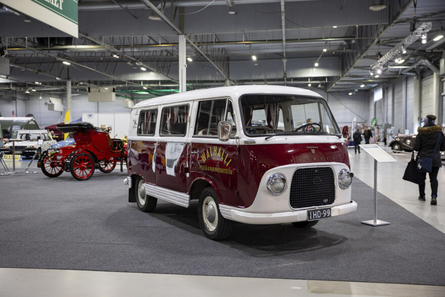 Classic Motorshow omistaijen helmet