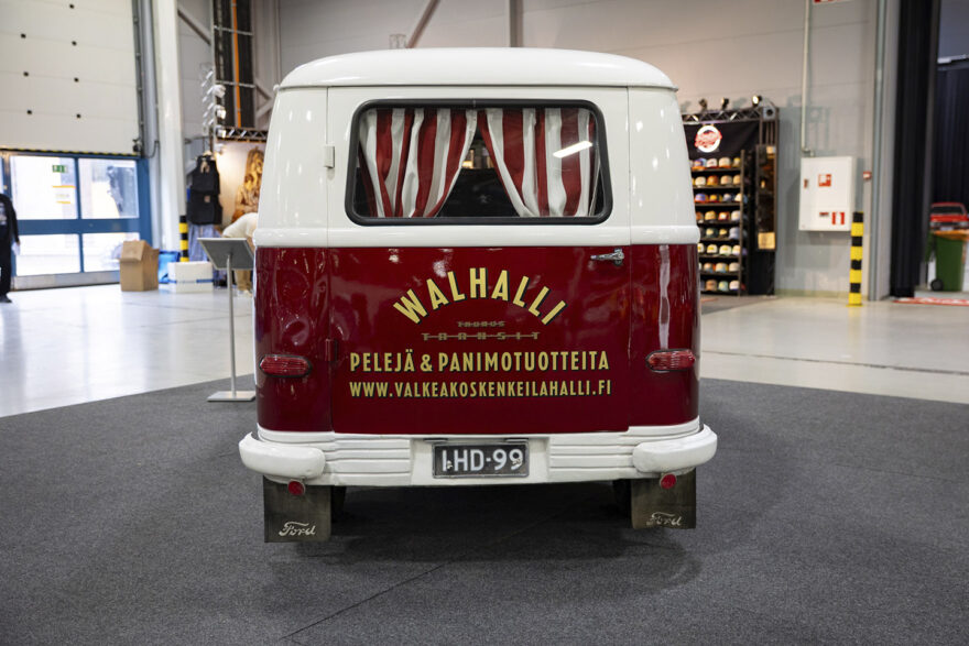 Classic Motorshow omistaijen helmet