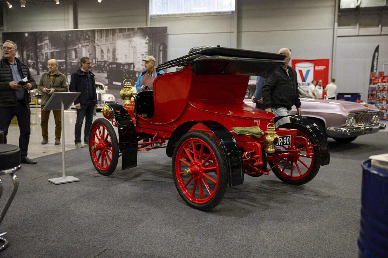 Classic Motorshow omistaijen helmet