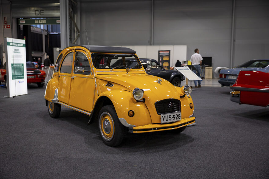 Classic Motorshow omistaijen helmet