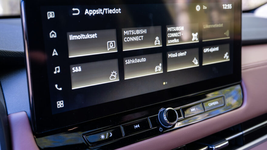 Mitsubishi Outlander PHEV lataushybridi
