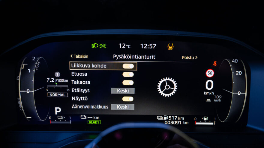 Mitsubishi Outlander PHEV lataushybridi