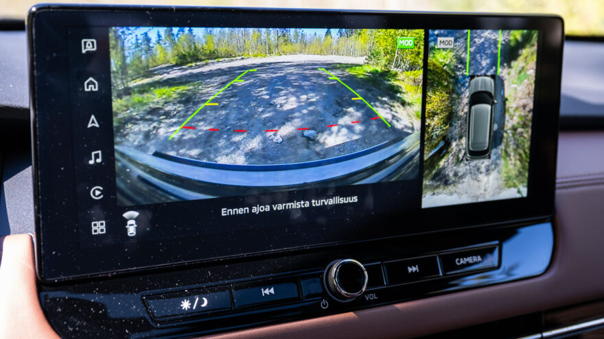 Mitsubishi Outlander PHEV lataushybridi