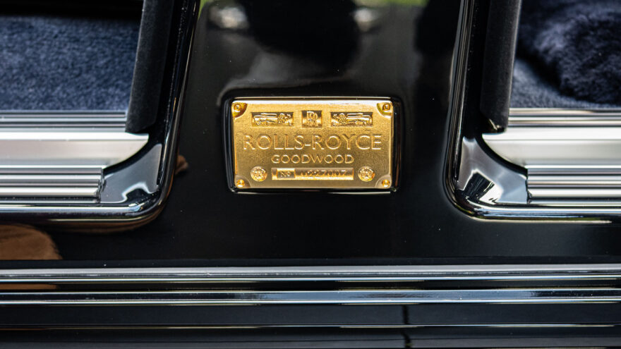 Rolls-Royce Phantom Extended James Bond Goldfinger Kultasormi 60 vuotta