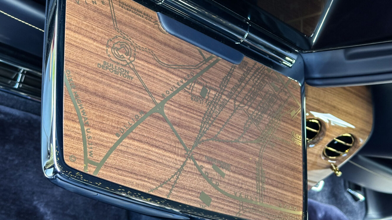Rolls-Royce Phantom Extended James Bond Goldfinger Kultasormi 60 vuotta