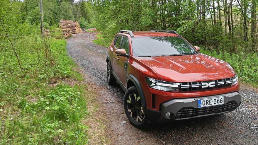 Dacia Duster käyttötesti kesärenkaat