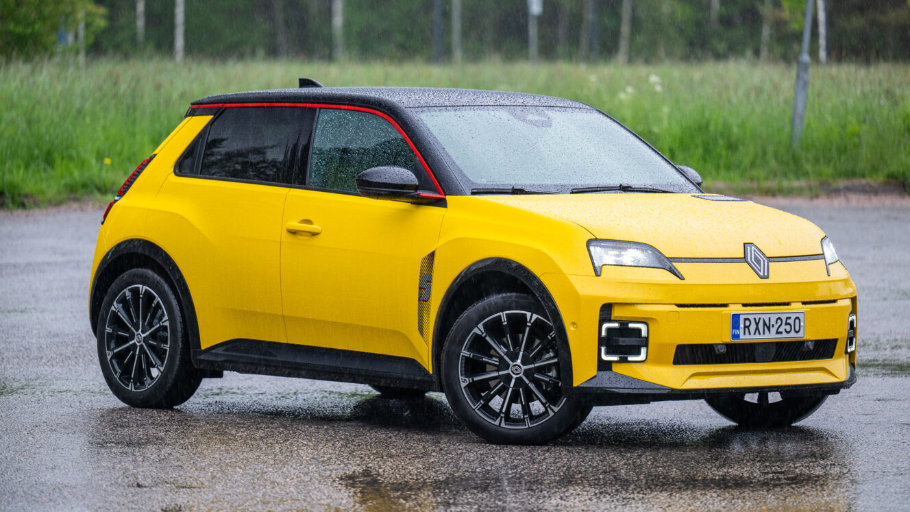 Renault 5 Comfort Range sähköauto koeajo Suomi kokemukset