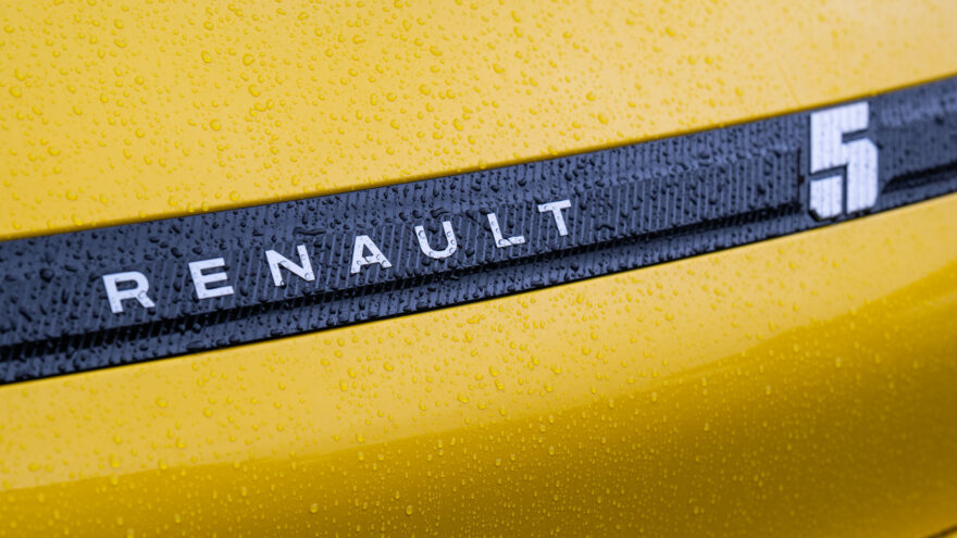 Renault 5 Comfort Range sähköauto koeajo Suomi kokemukset