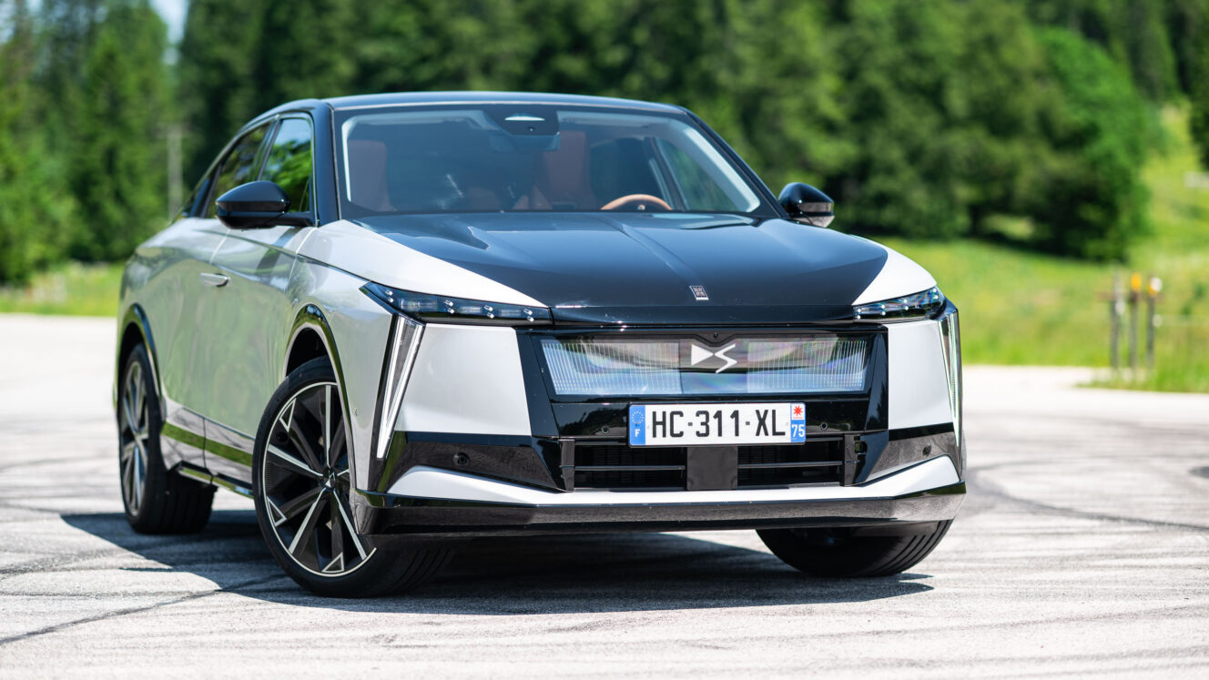 DS N°8 sähköauto ranskalainen iso sitikka