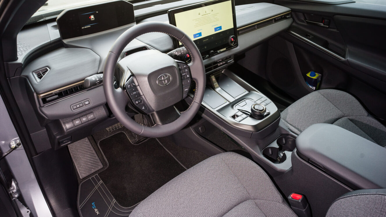Toyota bZ4X Touring farmari farkku